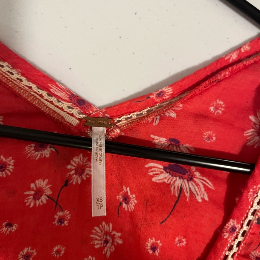 Free People poppy red peasant blouse daisy print - Picture 3 of 5
